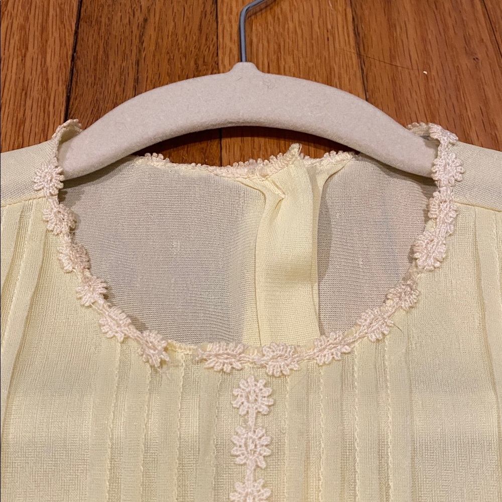 VTG Yellow Lace Pleated Blouse - Picture 4 of 5